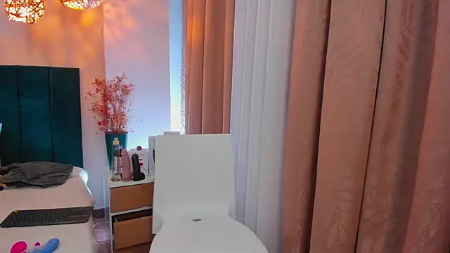 SabrinaWarren  online show from 06-02-26, 12:56