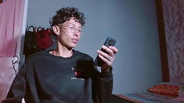 Daniel DLuxxx online show from 03-25-26, 05:19