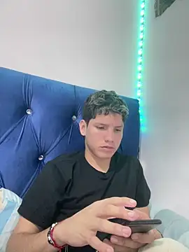 Snapshot of Theus26_ chatting on 03-24-26, 11:54 Theus26 online show from 03-24-26, 11:54