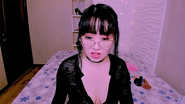 Akiko Yun online show from 02-18-26, 11:39