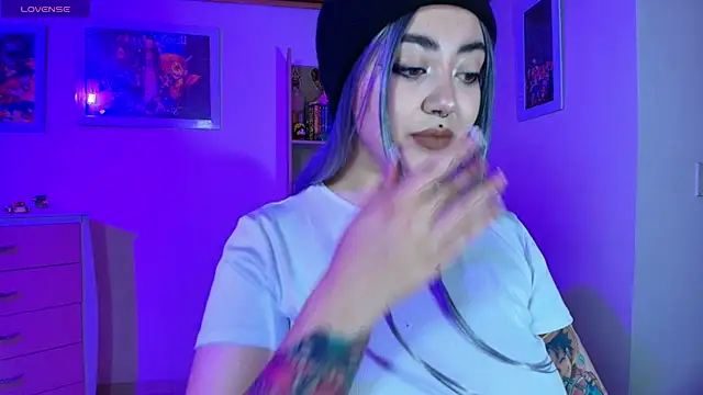 Nanachi uwu online show from 04-18-26, 04:38