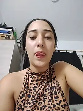 isabellaHill2 online show from 05-05-26, 06:10