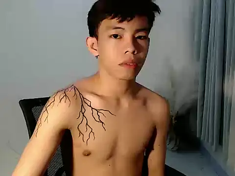Snapshot of hottasianboy chatting on 05-26-26, 09:33 hottasianboy online show from 05-26-26, 09:33