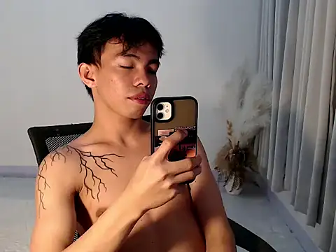 Snapshot of hottasianboy chatting on 08-03-26, 03:27 hottasianboy online show from 08-03-26, 03:27