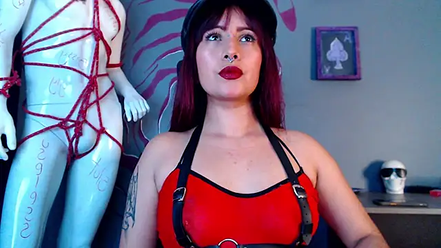 Snapshot of Regina_Iris chatting on 05-15-26, 12:17 Regina Iris online show from 05-15-26, 12:17