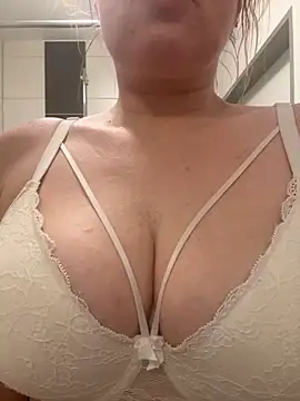 FeuchteMona online show from 03-15-26, 09:32