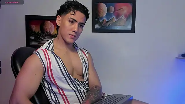Tayler Cross  online show from 07-26-26, 07:43