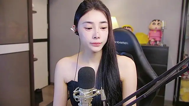 Snapshot of XiaoYuBao- chatting on 06-30-26, 04:19 XiaoYuBao- online show from 06-30-26, 04:19