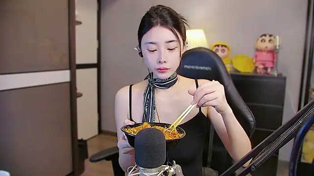 Snapshot of XiaoYuBao- chatting on 07-12-26, 08:33 XiaoYuBao- online show from 07-12-26, 08:33
