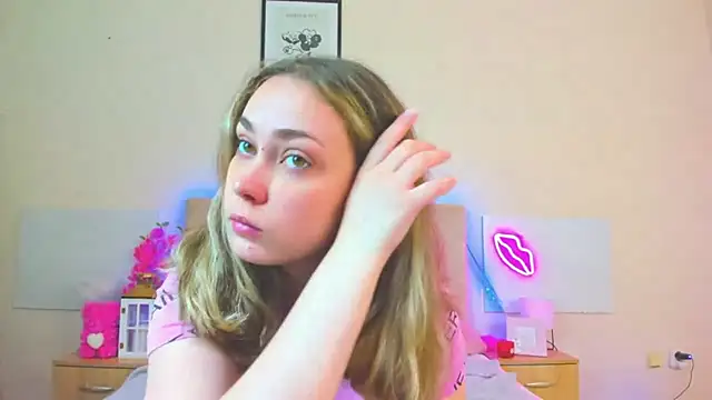 MelanieCuty online show from 05-08-26, 05:13