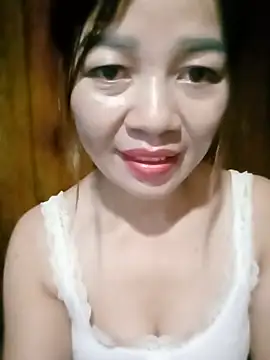 Snapshot of Yiyi102300 chatting on 05-28-26, 02:42 Yiyi102300 online show from 05-28-26, 02:42
