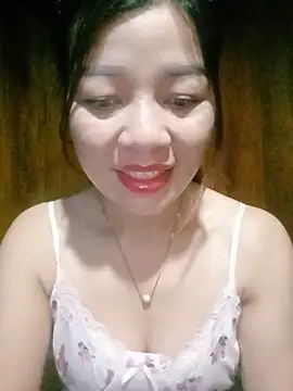Snapshot of Yiyi102300 chatting on 06-07-26, 10:35 Yiyi102300 online show from 06-07-26, 10:35
