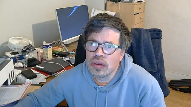 Snapshot of calou123 chatting on 03-27-26, 06:18 calou123 online show from 03-27-26, 06:18