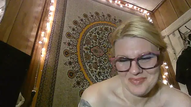 Snapshot of parabaddie chatting on 03-17-26, 04:39 parabaddie online show from 03-17-26, 04:39