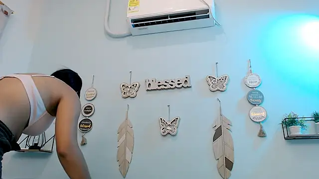 hotlatinaluna23 online show from 05-10-26, 03:17