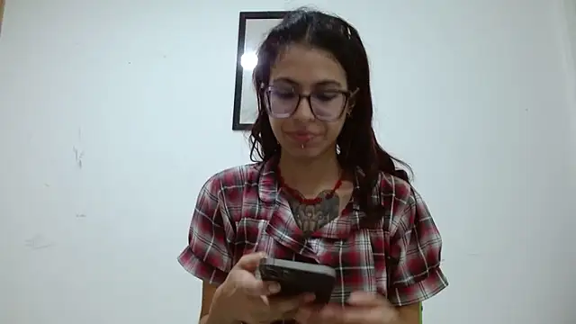 Snapshot of Emily_Lopera chatting on 05-05-26, 12:07 Emily Lopera online show from 05-05-26, 12:07