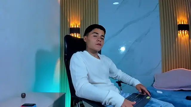 Liam Dustin online show from 04-25-26, 01:52
