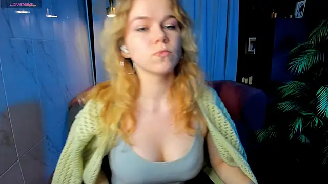 Snapshot of ElizabethVane chatting on 08-05-26, 05:21 ElizabethVane online show from 08-05-26, 05:21
