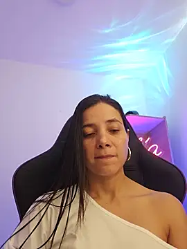 Snapshot of miaeyex chatting on 05-20-26, 01:17 miaeyex online show from 05-20-26, 01:17