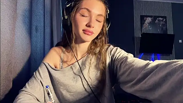 Veluxe online show from 03-15-26, 12:22