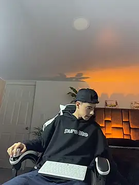 SebastianReed  online show from 04-22-26, 03:53