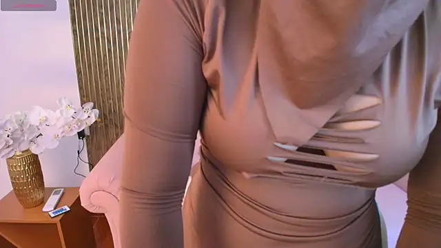 Aminaa Kaarim online show from 04-12-26, 07:08