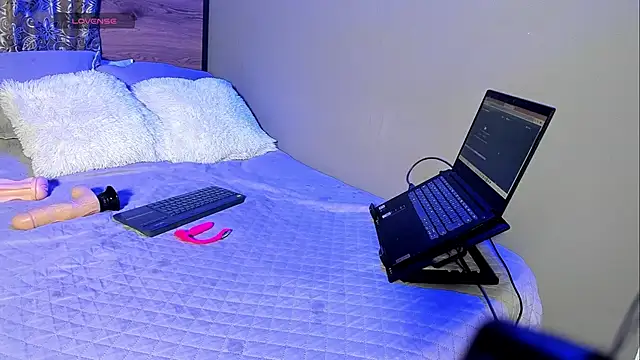 Enzoo98  online show from 03-15-26, 01:11