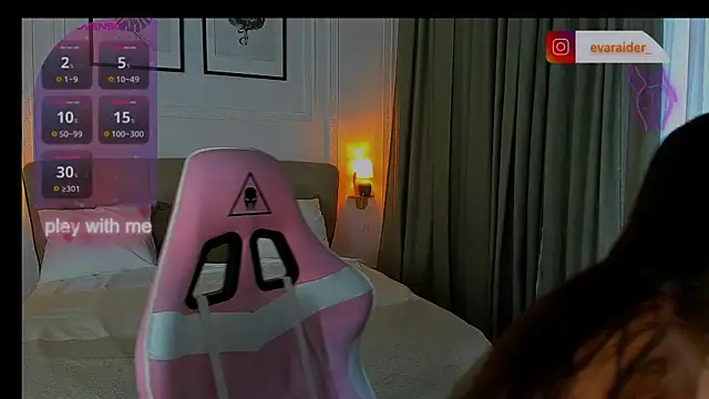 Snapshot of EvaRaider chatting on 07-05-26, 03:23 EvaRaider online show from 07-05-26, 03:23