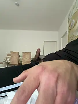 Snapshot of bobi7v chatting on 06-11-26, 03:54 bobi7v online show from 06-11-26, 03:54