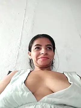 Snapshot of leidi-95- chatting on 03-27-26, 02:06 leidi-95- online show from 03-27-26, 02:06