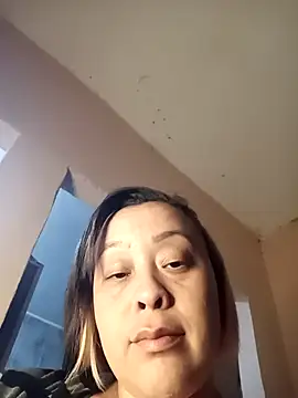 Snapshot of lua-bfly chatting on 05-06-26, 11:43 lua-bfly online show from 05-06-26, 11:43