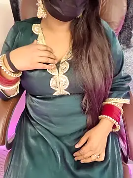 Snapshot of Miss_roohi chatting on 03-17-26, 08:50 Miss roohi online show from 03-17-26, 08:50