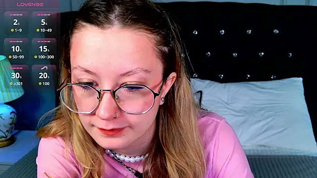 AmelieViolet online show from 04-28-26, 03:22