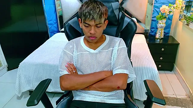 Snapshot of Cris_Judd chatting on 03-17-26, 06:22 Cris Judd online show from 03-17-26, 06:22