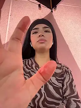 Shalom pink18 online show from 05-13-26, 07:11