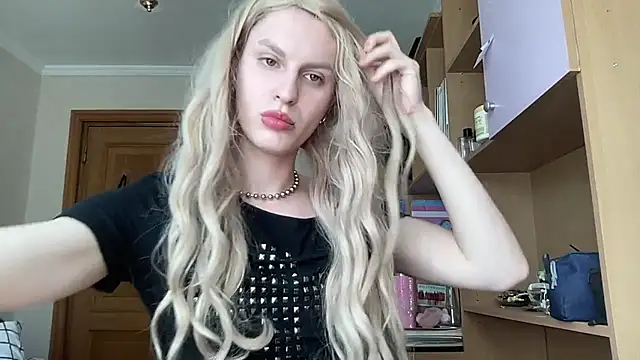 Snapshot of ranya-may chatting on 04-17-26, 11:24 ranya-may online show from 04-17-26, 11:24