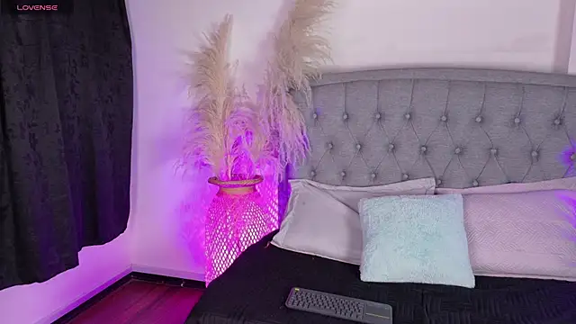 Vanessa Mejiia online show from 04-30-26, 04:08