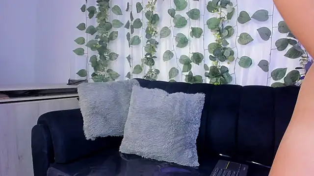 Mia Luna online show from 04-18-26, 07:58