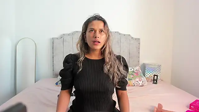 Snapshot of camila_borbon_ chatting on 05-06-26, 02:33 camila borbon online show from 05-06-26, 02:33