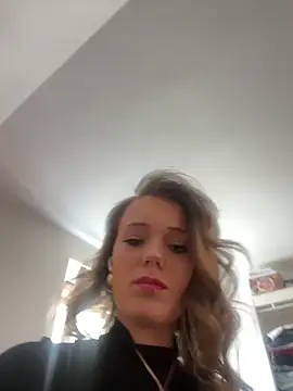 Snapshot of SophiaWestend chatting on 03-19-26, 10:52 SophiaWestend online show from 03-19-26, 10:52