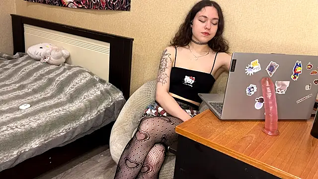 Snapshot of Holy_Mariaaa chatting on 05-04-26, 06:15 Holy Mariaaa online show from 05-04-26, 06:15