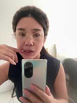 Snapshot of caomeibobo chatting on 03-25-26, 06:19 caomeibobo online show from 03-25-26, 06:19