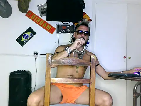 Snapshot of freddymdq100 chatting on 04-14-26, 11:33 freddymdq100 online show from 04-14-26, 11:33