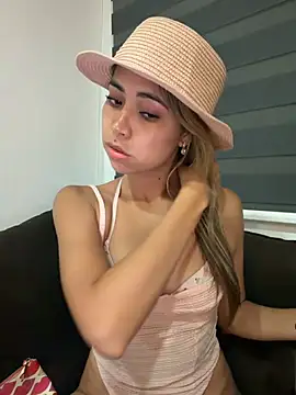 Snapshot of sexyparejahot69 chatting on 06-16-26, 06:16 sexyparejahot69 online show from 06-16-26, 06:16