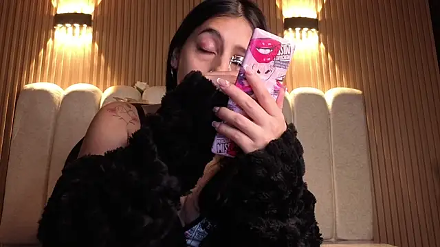 Snapshot of Melannyy_V chatting on 03-20-26, 12:54 Melannyy V online show from 03-20-26, 12:54