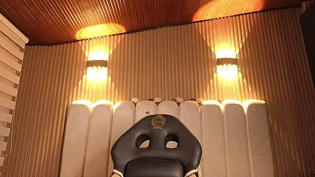 Melannyy V online show from 04-13-26, 12:43