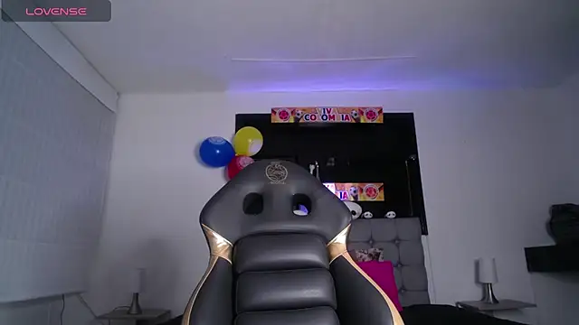 Melannyy V online show from 06-22-26, 01:19