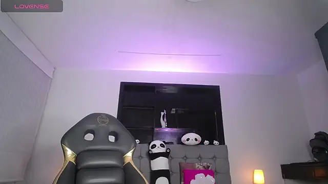 Melannyy V online show from 07-18-26, 01:15