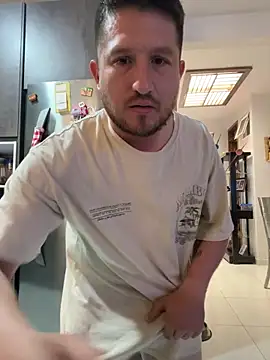 Snapshot of leonel37- chatting on 03-20-26, 02:22 leonel37- online show from 03-20-26, 02:22