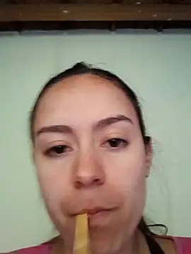 Isabelmotta  online show from 04-17-26, 08:12